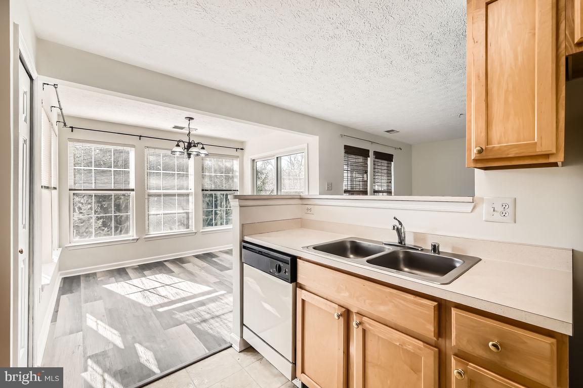 NEW TOWN - Residential Lease