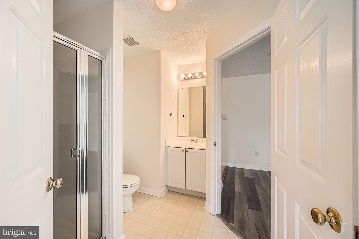 NEW TOWN - Residential Lease