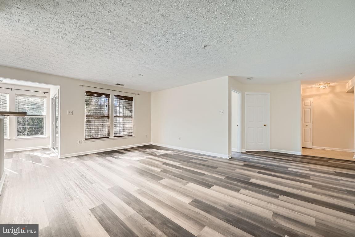 NEW TOWN - Residential Lease