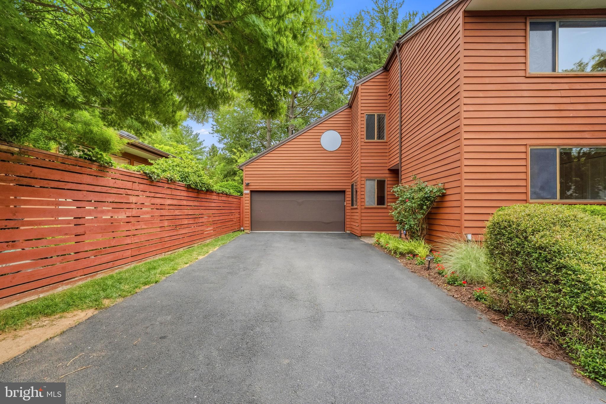 2105 SOUTH BAY LANE