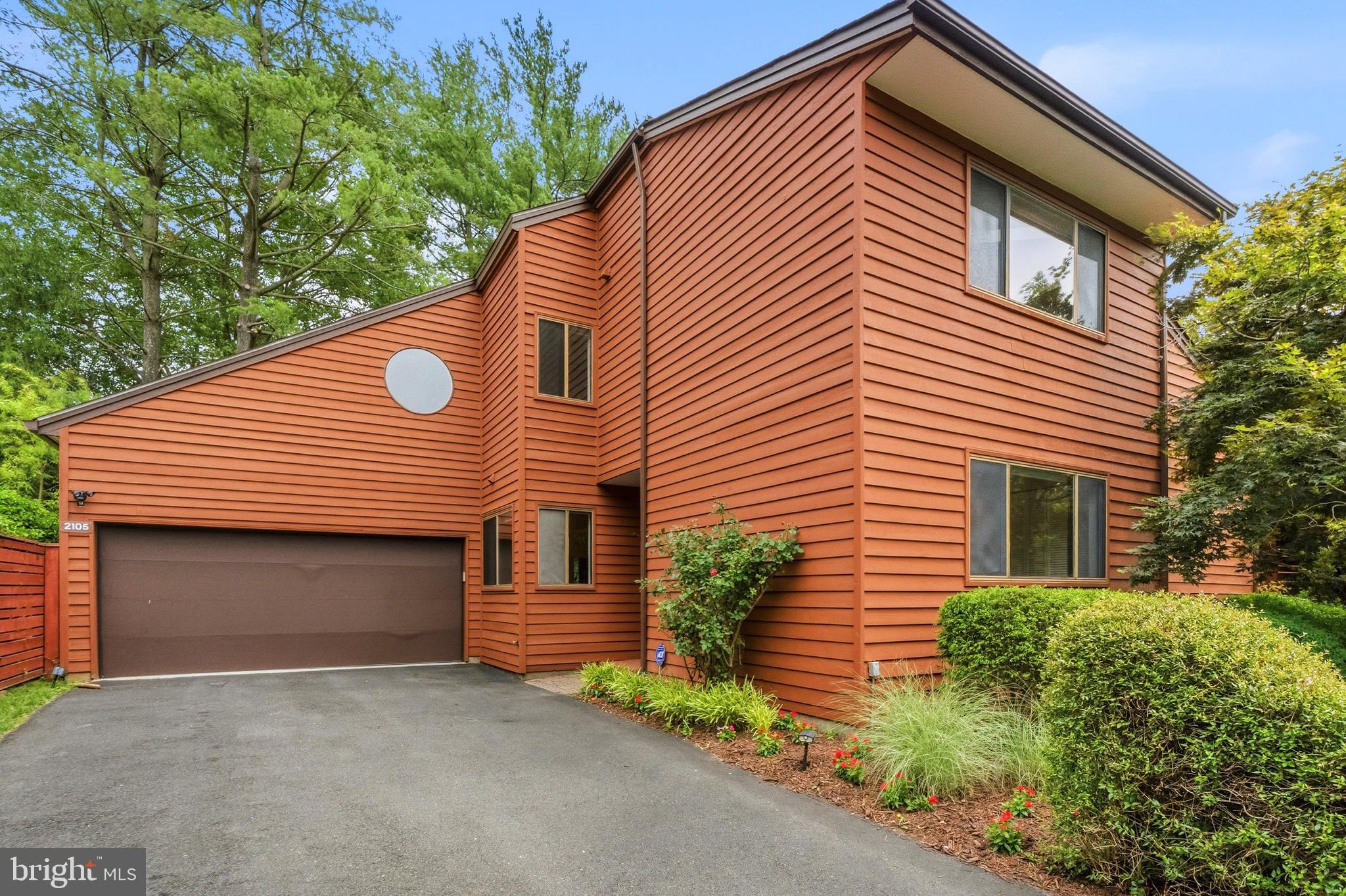2105 SOUTH BAY LANE