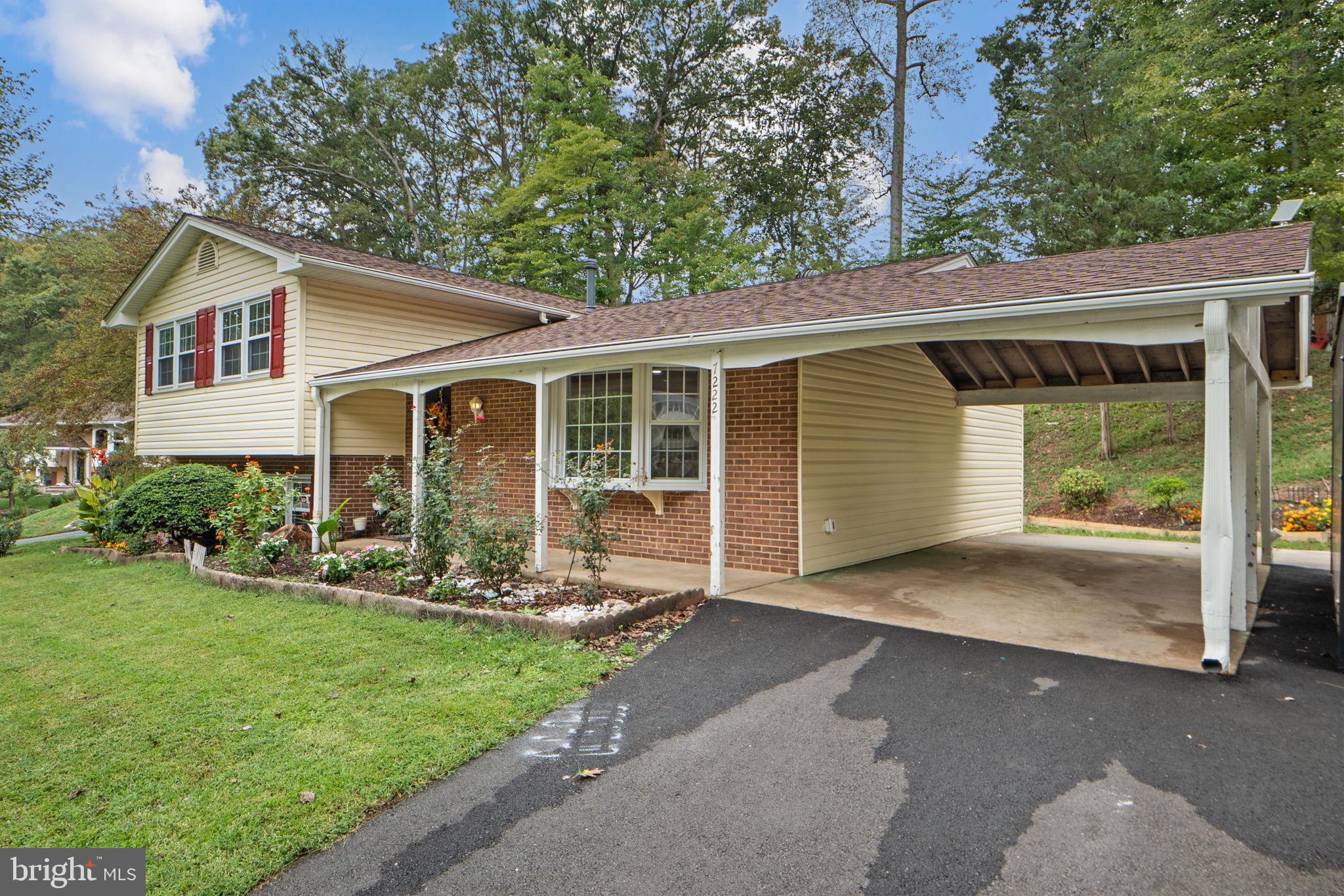 7222 WILLOW OAK PLACE