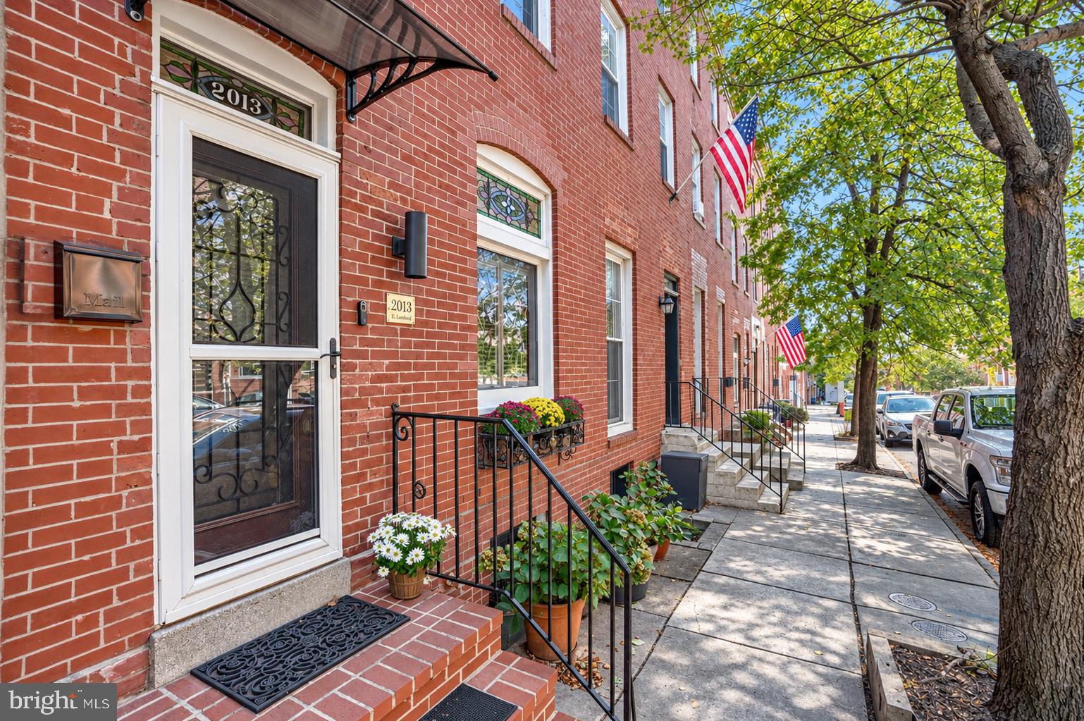 2013 E LOMBARD STREET
