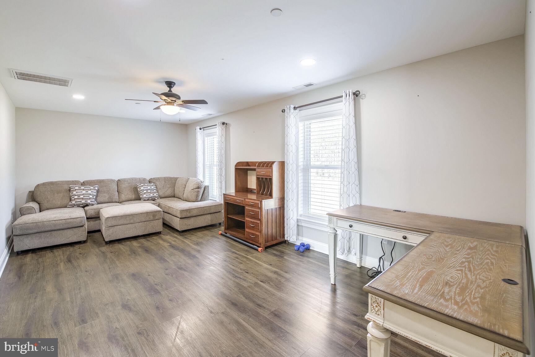 LORDS CROSSING - Residential