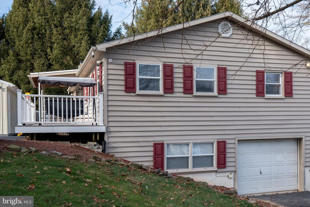 Photo of 2530 Tree Top Lane, SEVEN VALLEYS, PA 17360 (MLS # PAYK2094784)