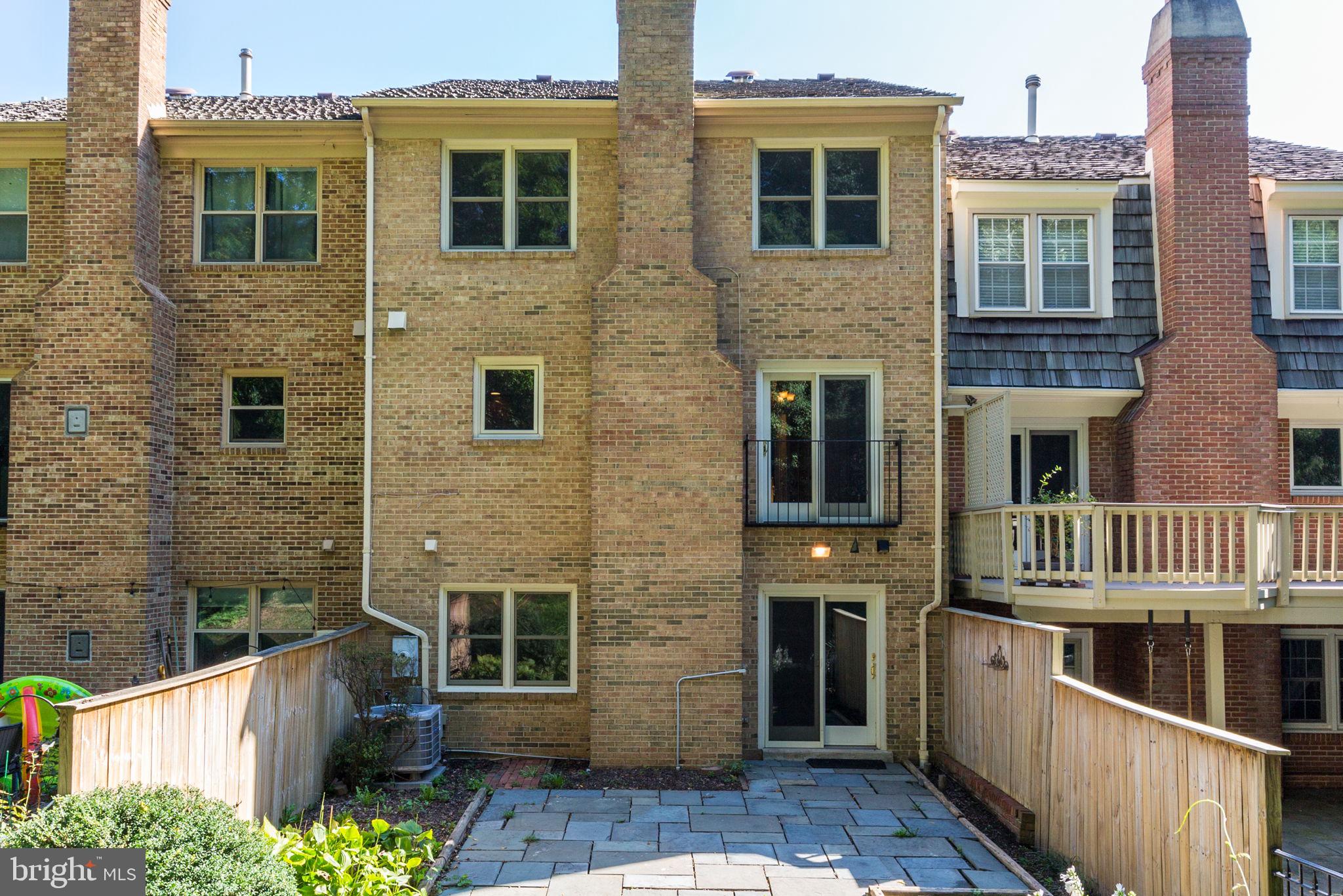 COUNCIL SQUARE - Residential Lease