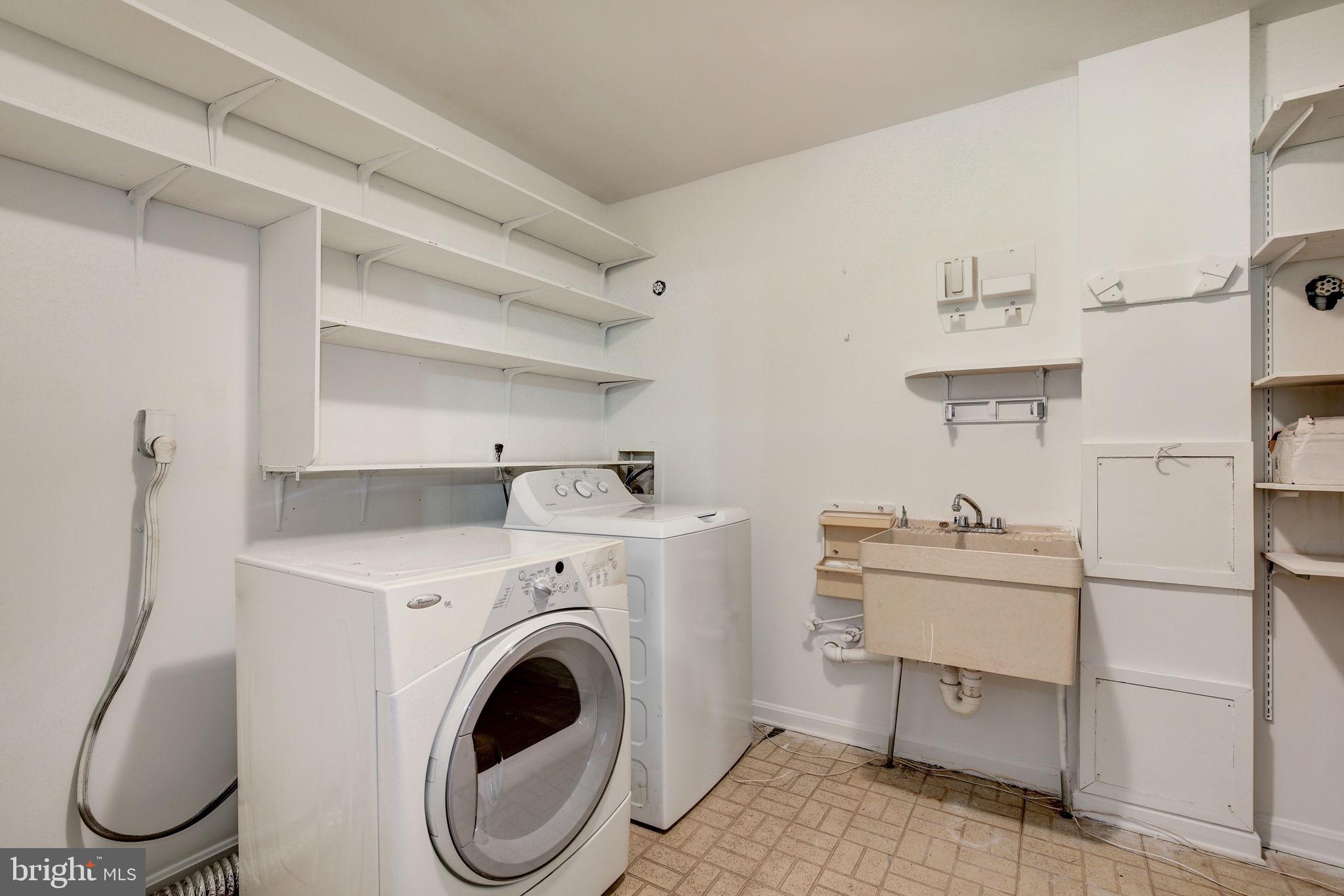 COUNCIL SQUARE - Residential Lease