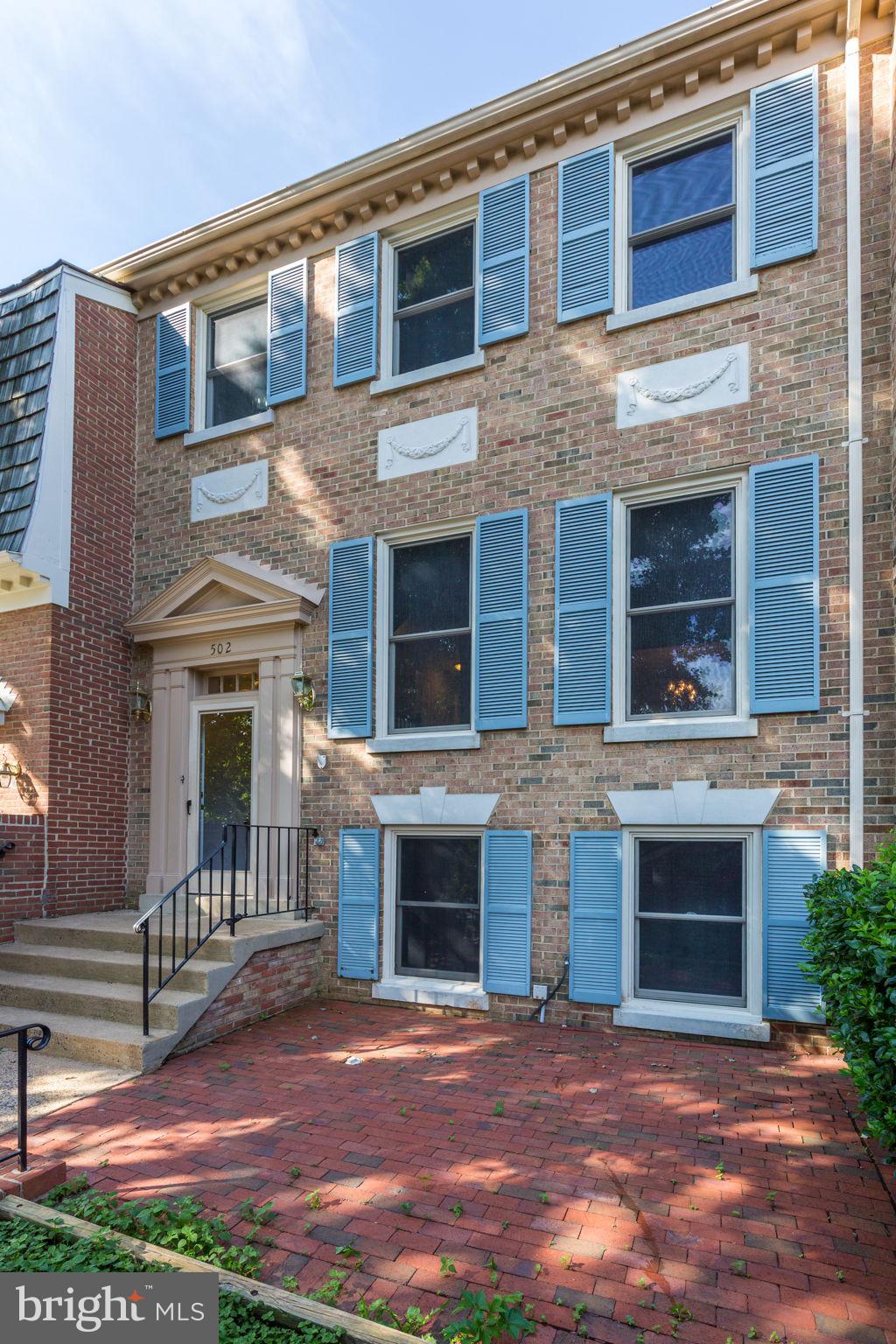 COUNCIL SQUARE - Residential Lease