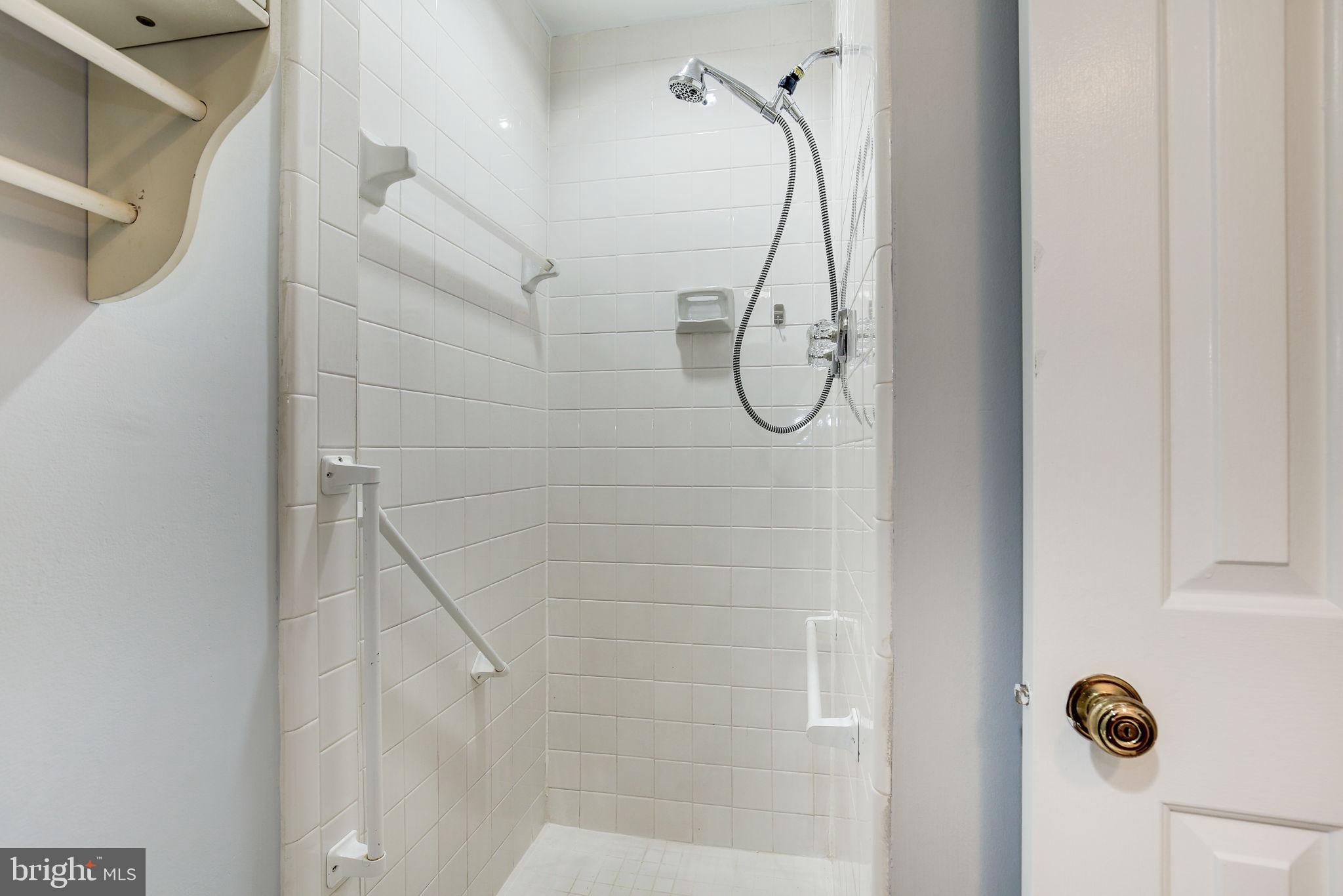 COUNCIL SQUARE - Residential Lease