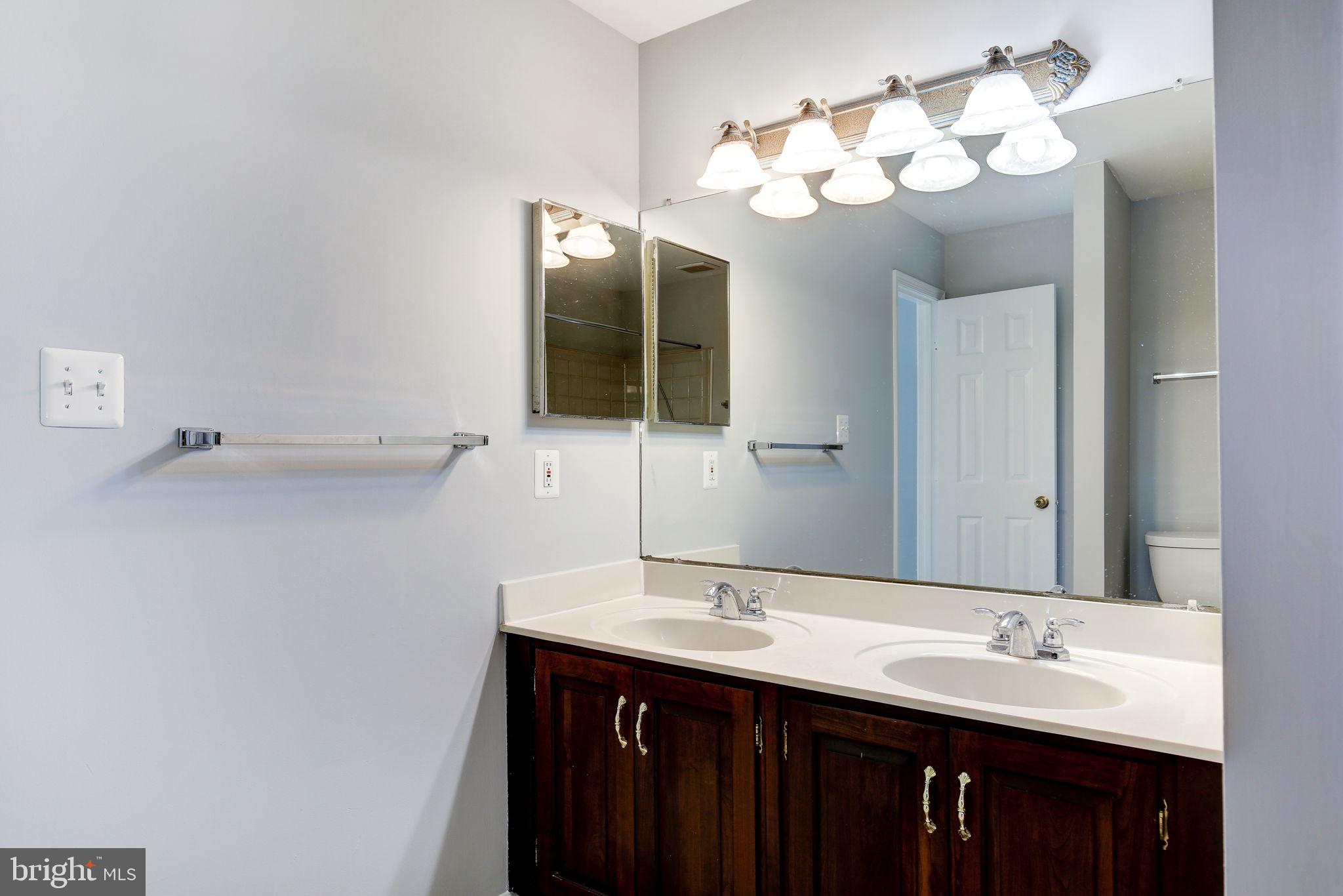 COUNCIL SQUARE - Residential Lease