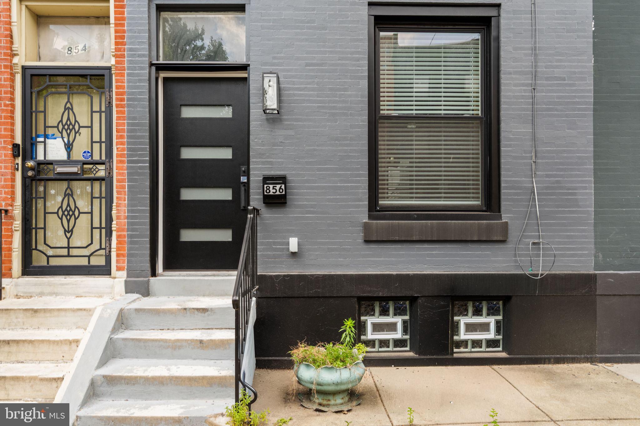 856 PERKIOMEN STREET