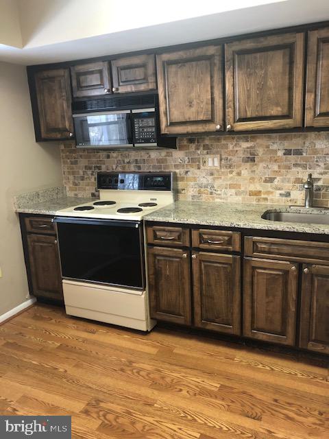 GWYNEDD CLUB - Residential Lease