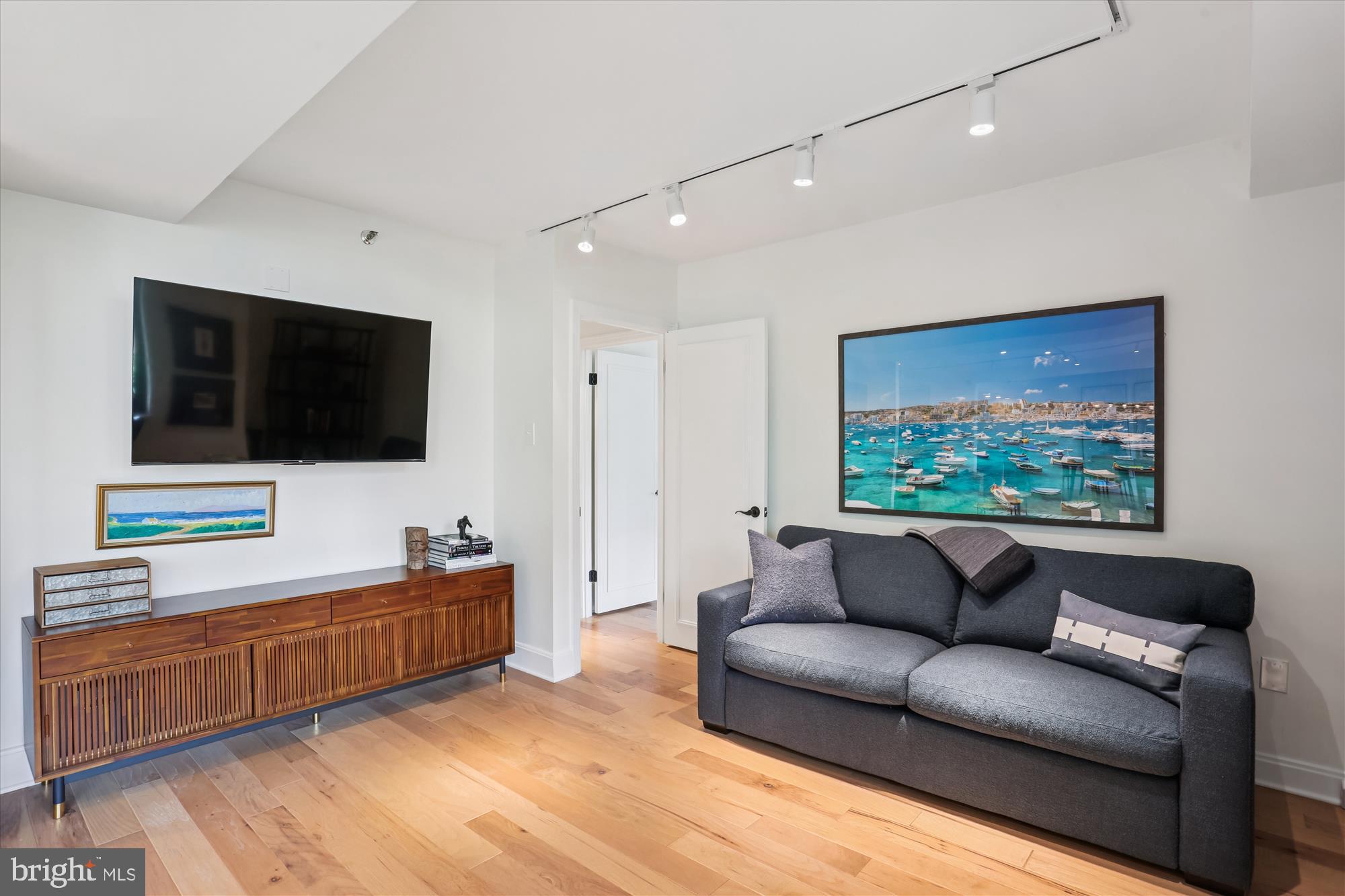 FRIENDSHIP HEIGHTS - Residential