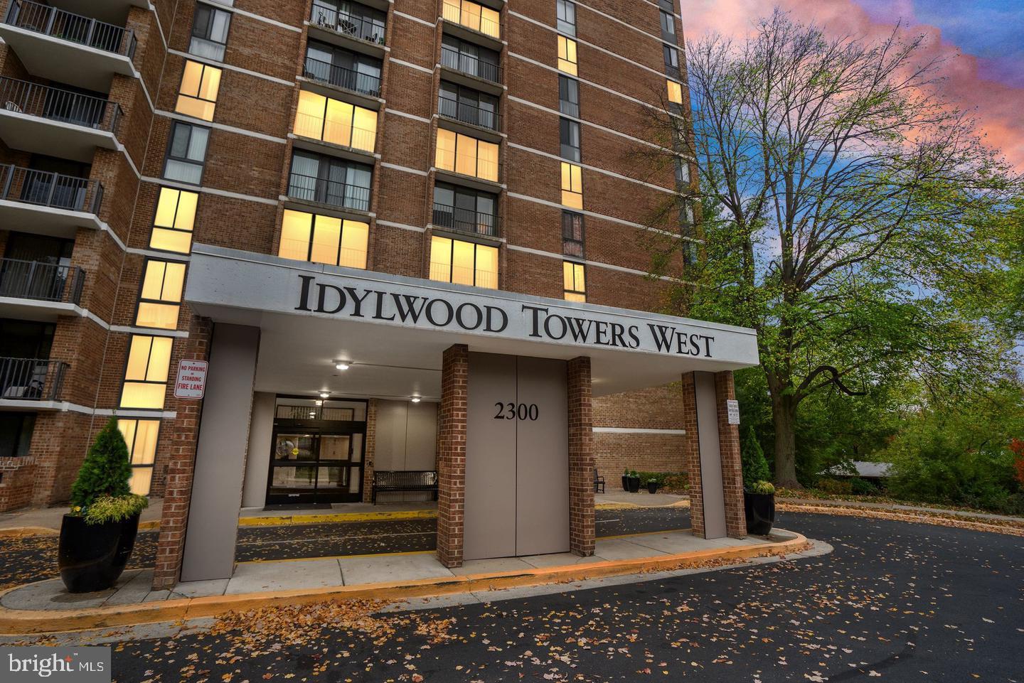 IDYLWOOD TOWERS CONDO - Residential