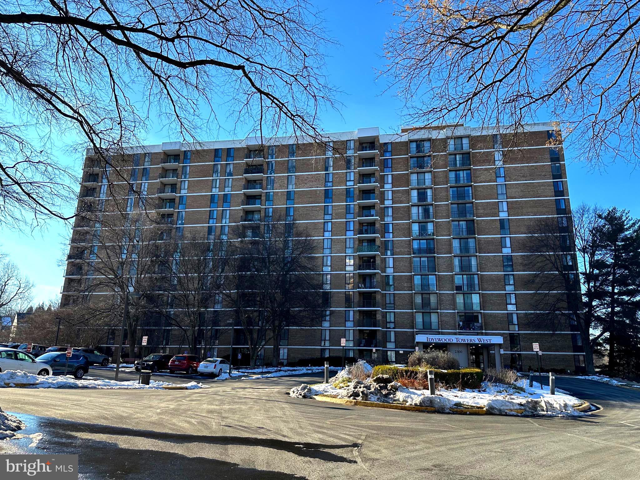 IDYLWOOD TOWERS CONDO - Residential