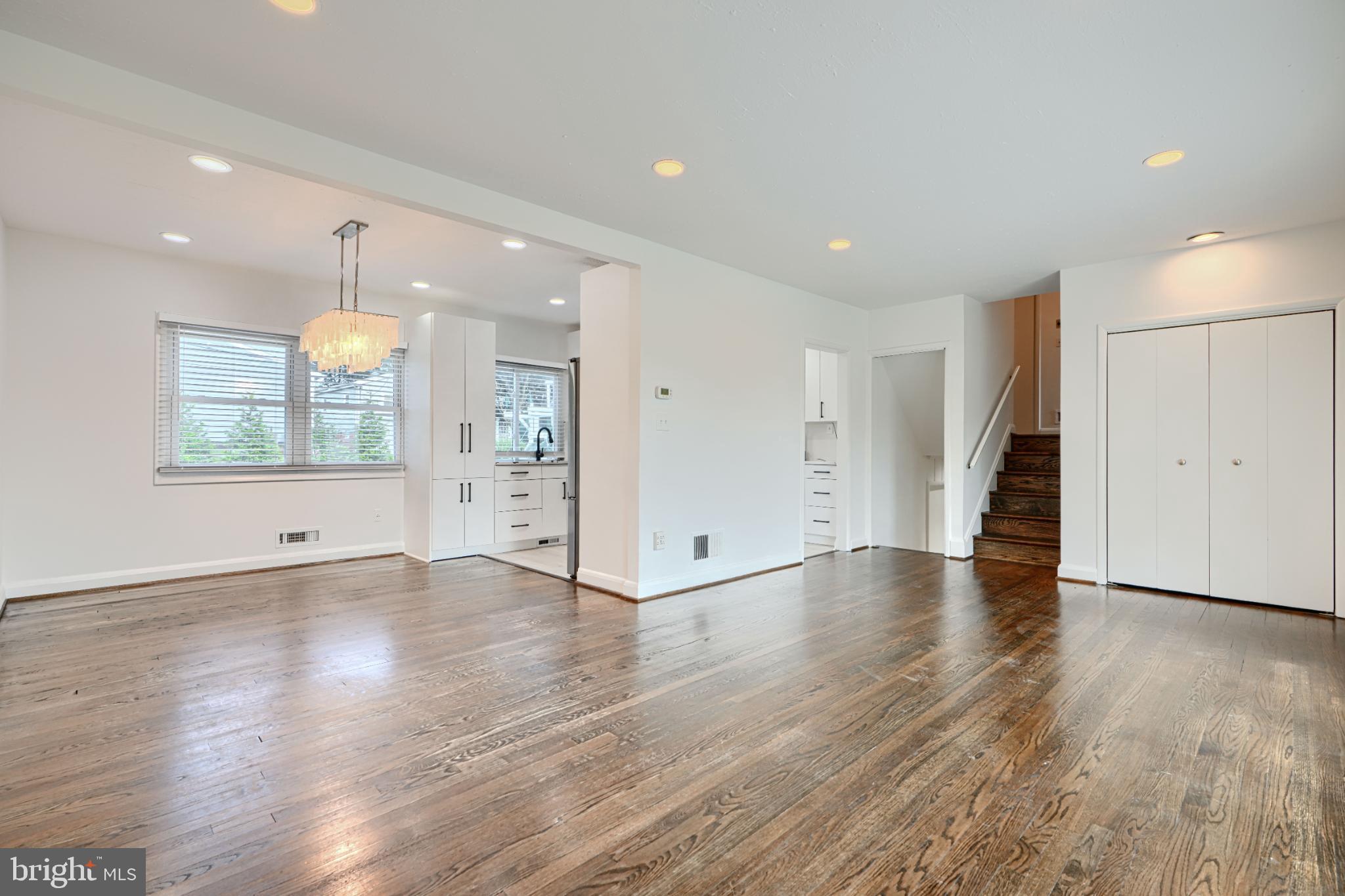 VALLEY STREAM - Residential Lease