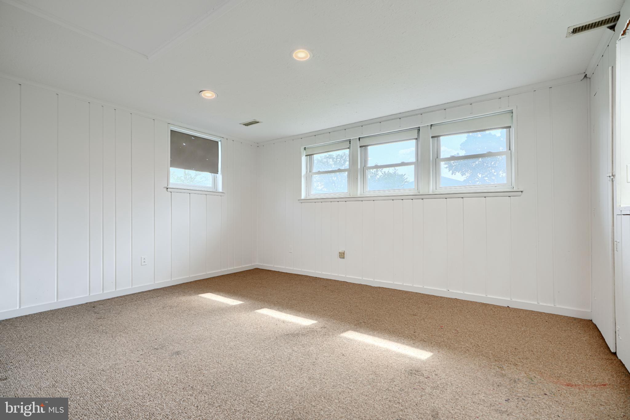 VALLEY STREAM - Residential Lease