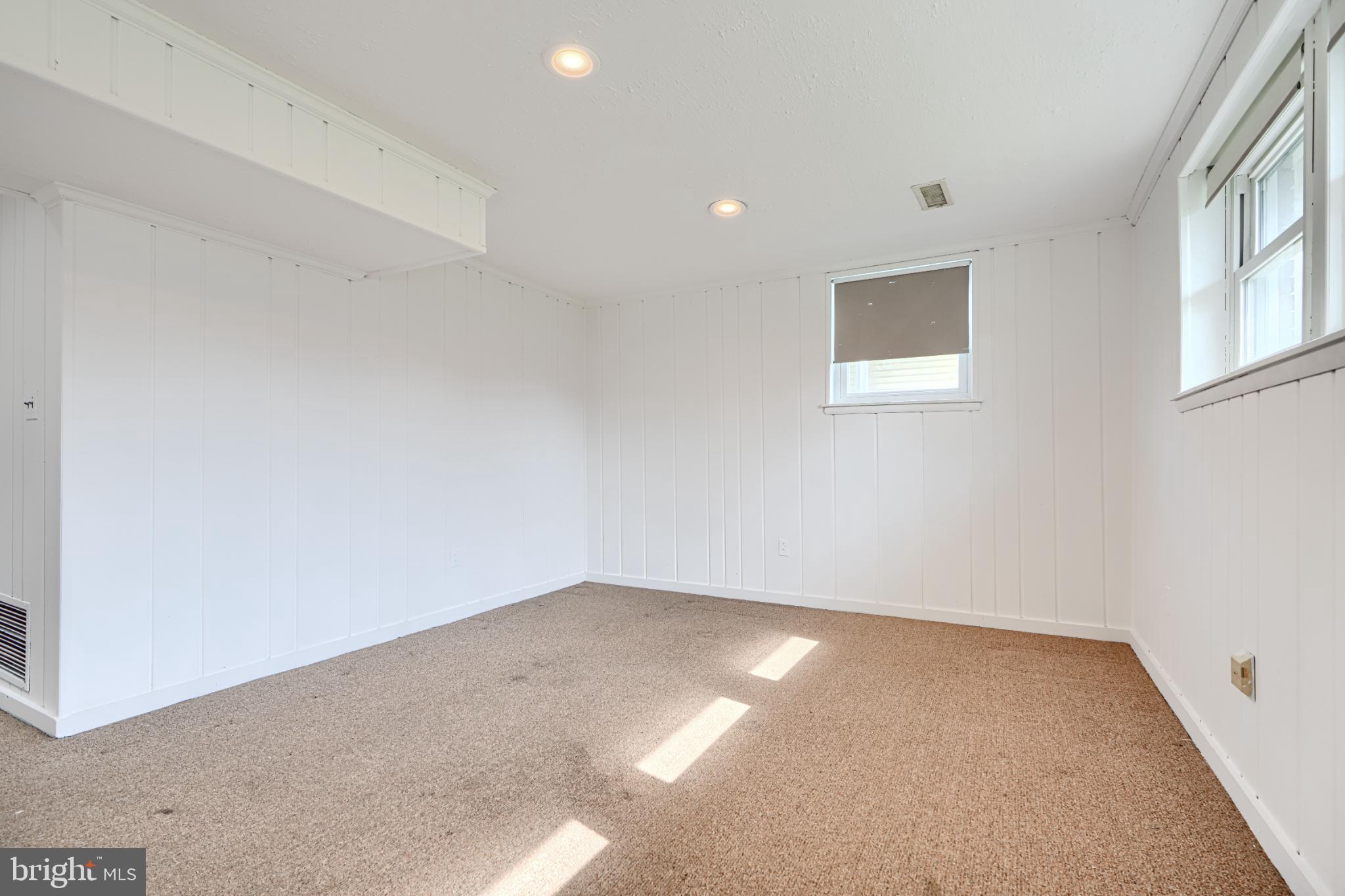 VALLEY STREAM - Residential Lease