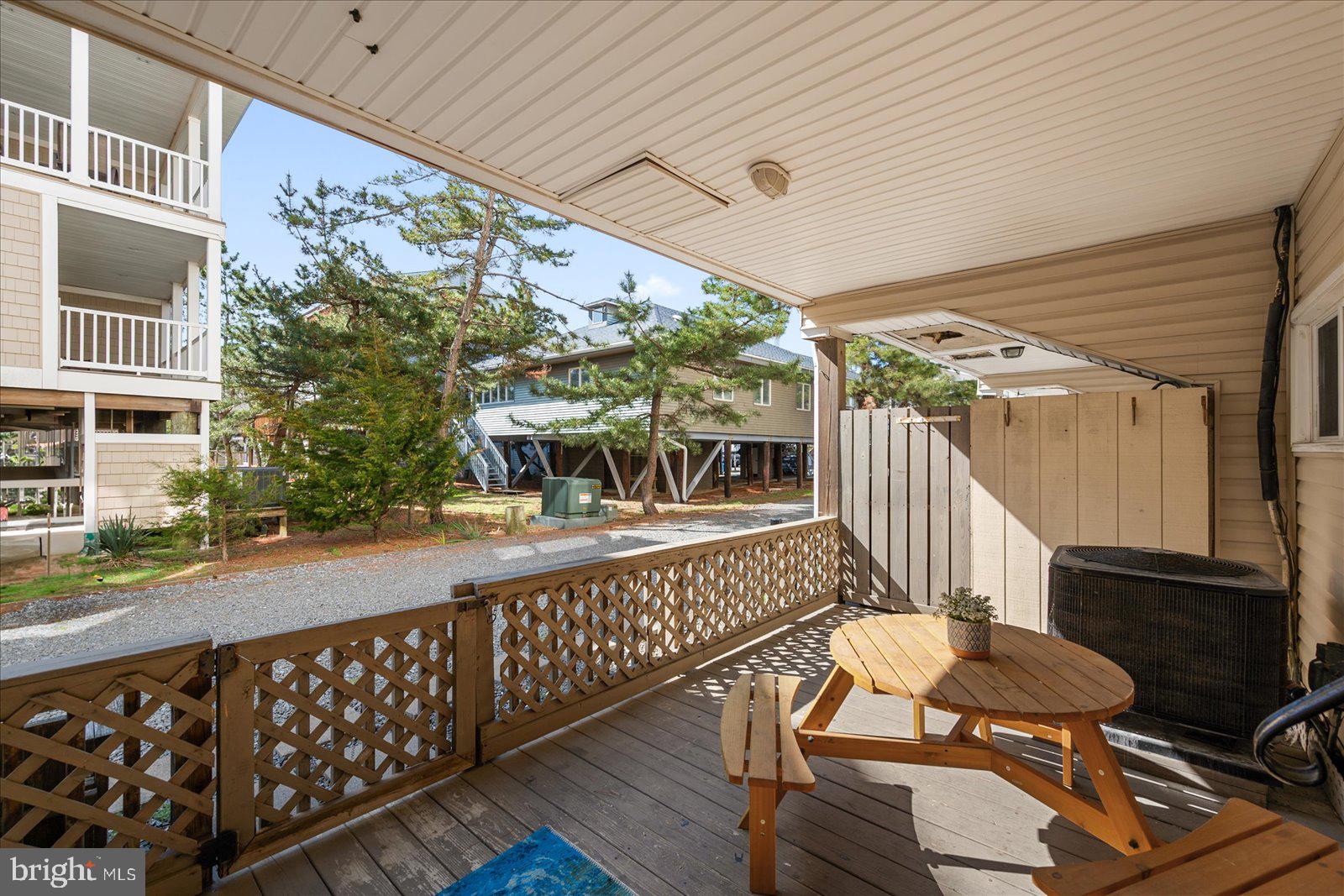 TOWER SHORES - Residential