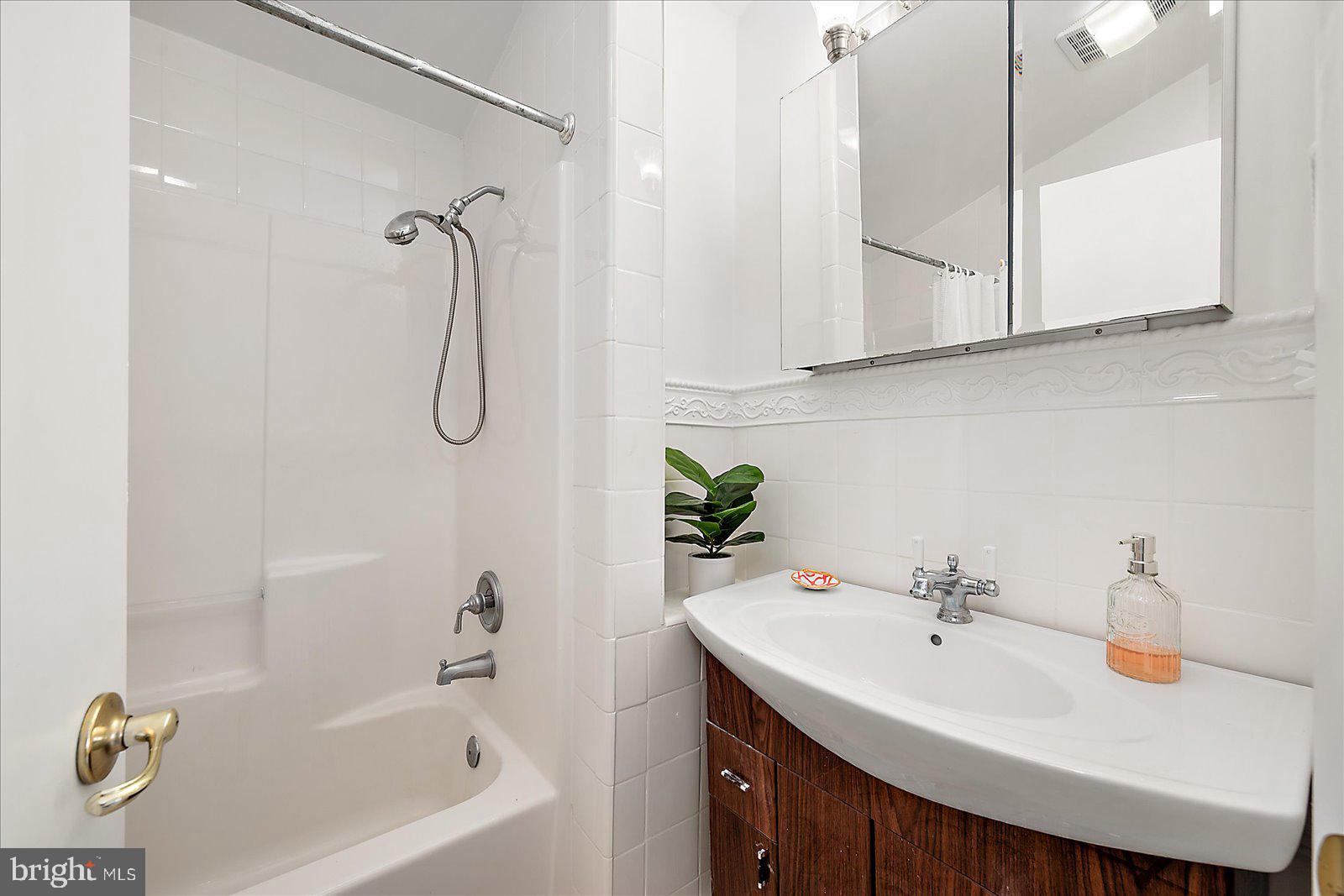 TOWER SHORES - Residential