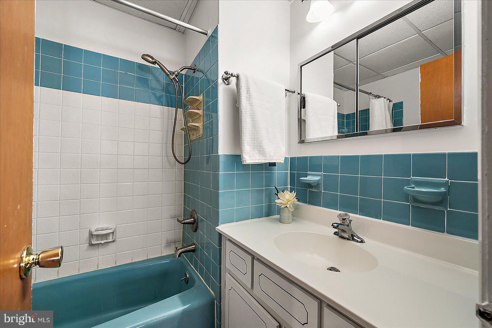 TOWER SHORES - Residential