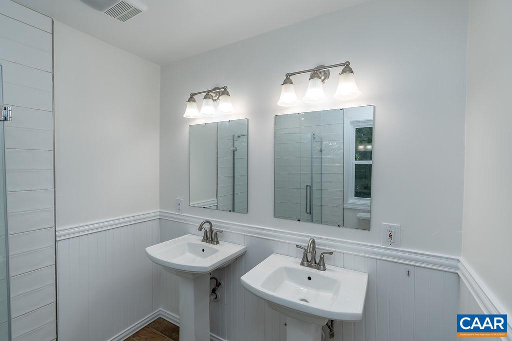 LAKE REYNOVIA - Residential