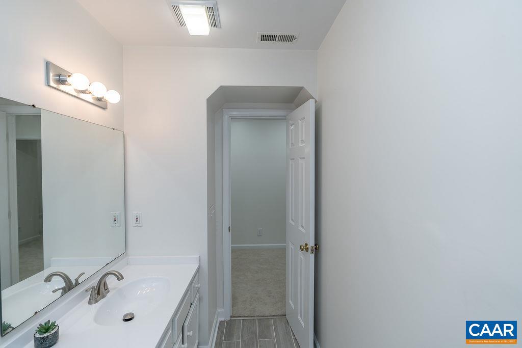 LAKE REYNOVIA - Residential