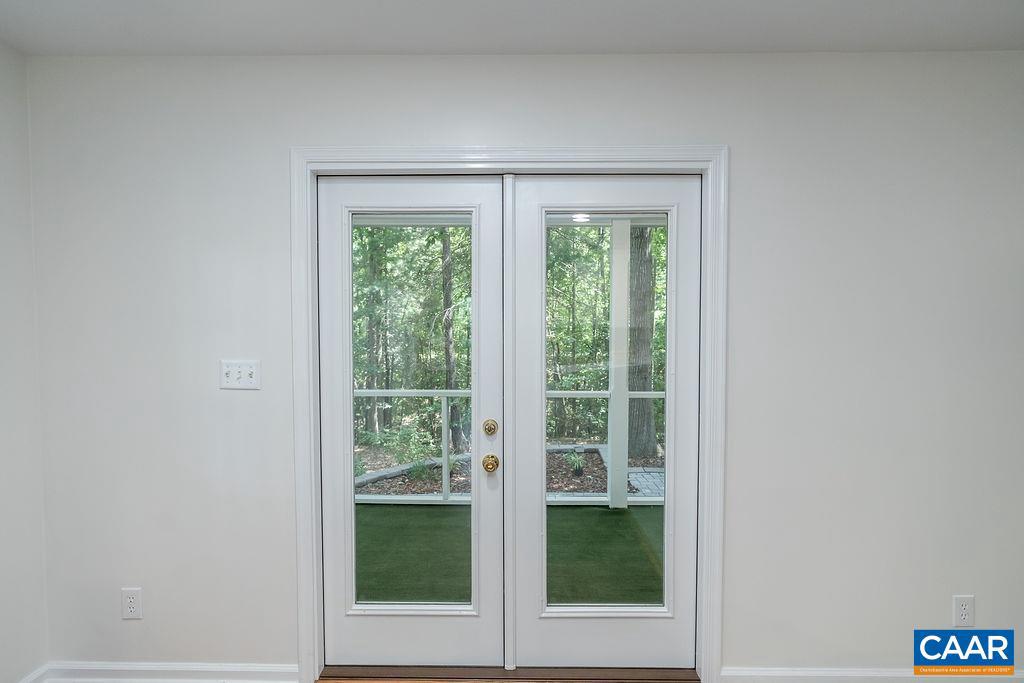 LAKE REYNOVIA - Residential