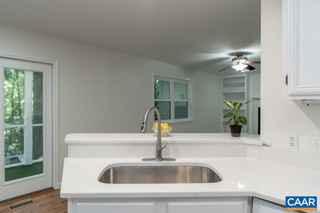 LAKE REYNOVIA - Residential