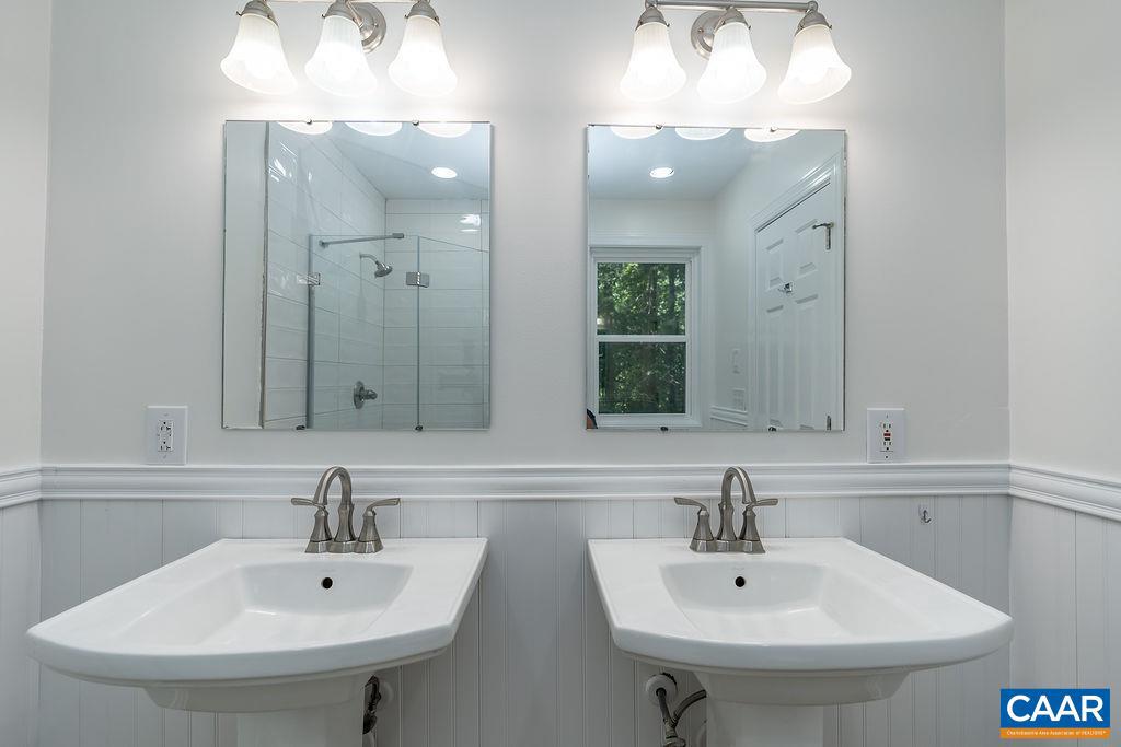 LAKE REYNOVIA - Residential