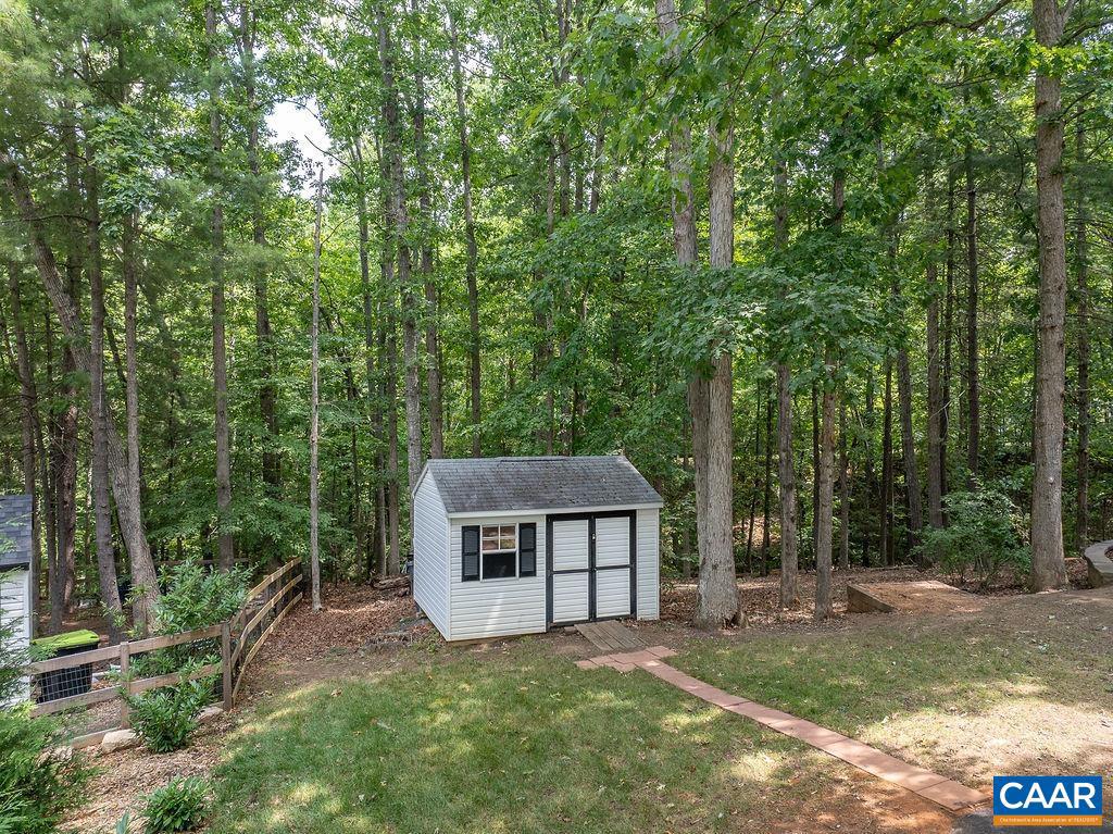 LAKE REYNOVIA - Residential