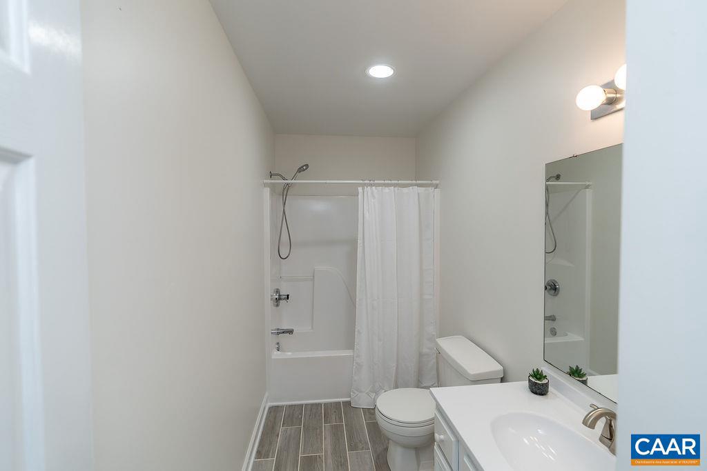 LAKE REYNOVIA - Residential