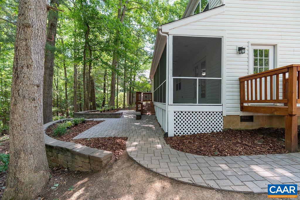 LAKE REYNOVIA - Residential