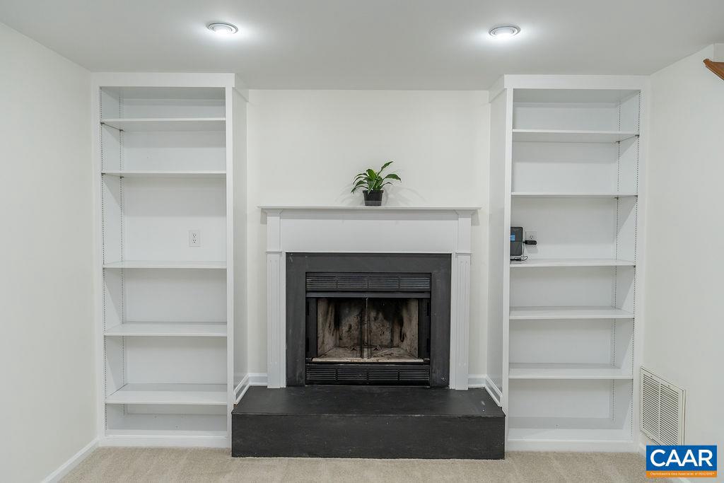 LAKE REYNOVIA - Residential