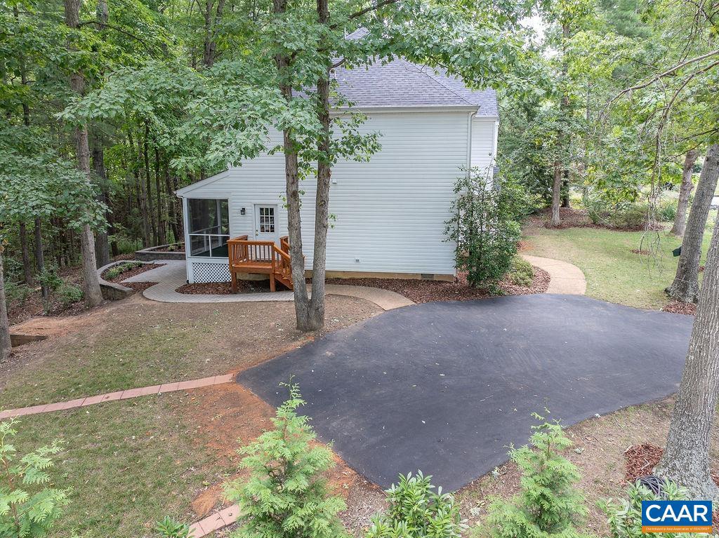 LAKE REYNOVIA - Residential