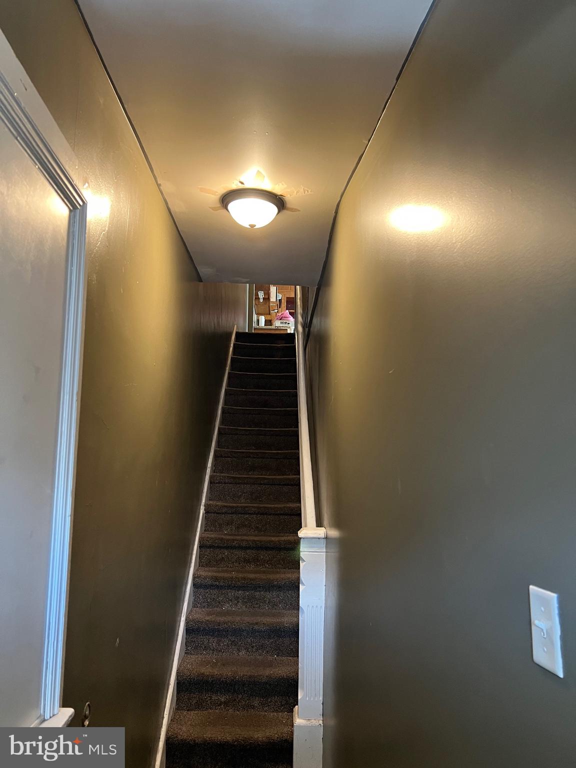 This 3-bedroom, 1-bathroom apartment on the second floor of 1035 N 10th Street offers plenty of space, privacy, and a convenient city location. Ideal for families, roommates, or anyone in need of a comfortable and well located space to call home.