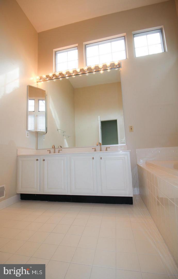 GATES AT WESTFALLS - Residential Lease