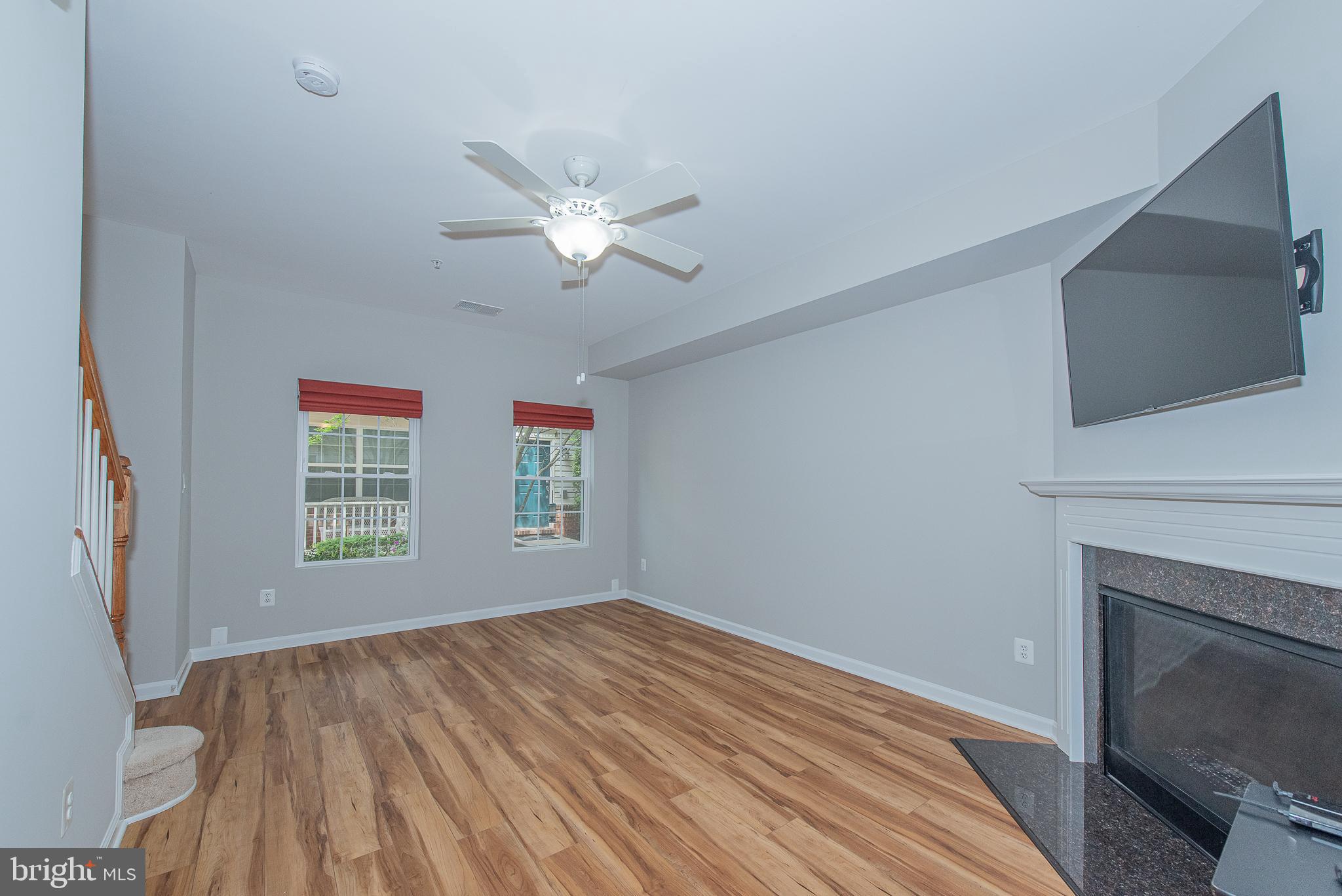 CHATSWORTH VILLAGE CONDO - Residential