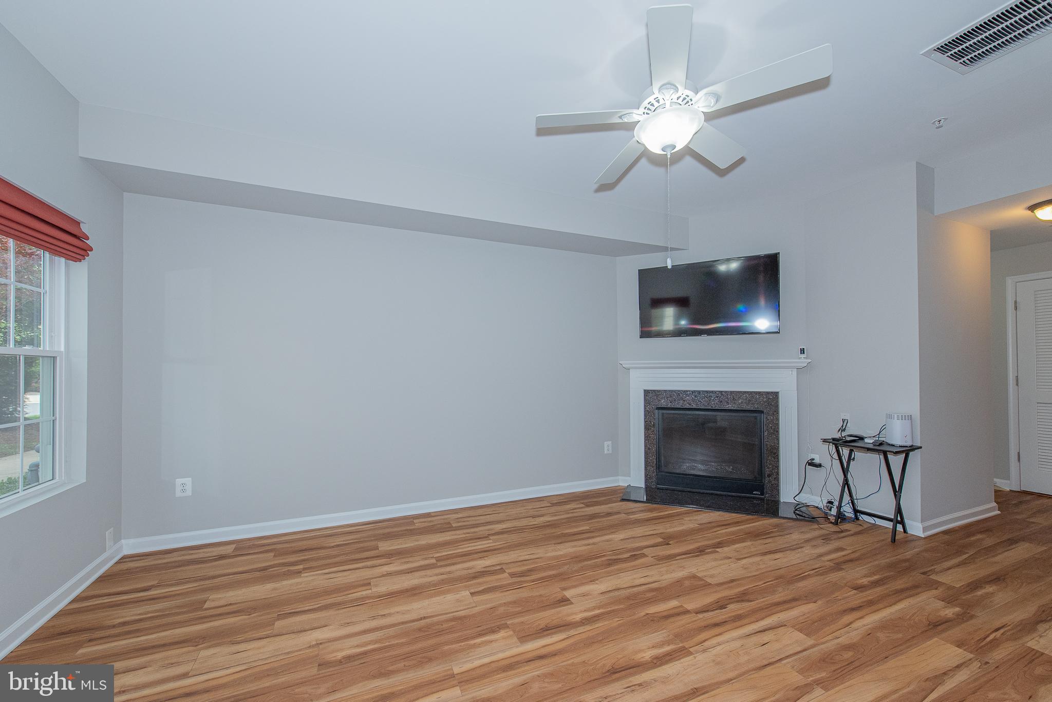 CHATSWORTH VILLAGE CONDO - Residential