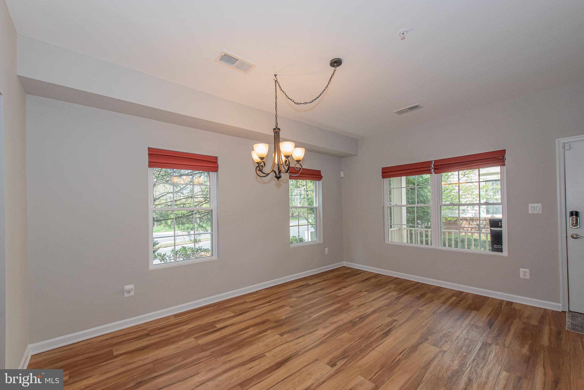 CHATSWORTH VILLAGE CONDO - Residential