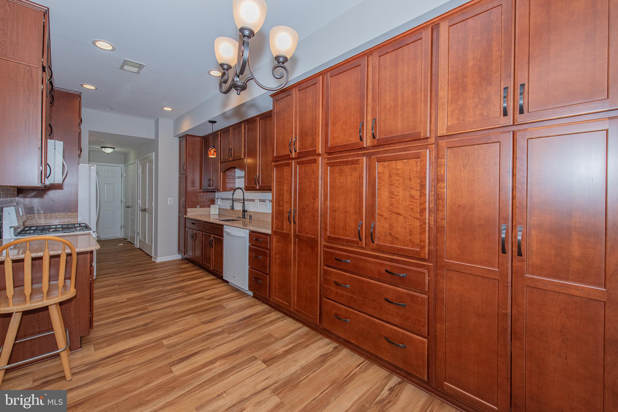 CHATSWORTH VILLAGE CONDO - Residential