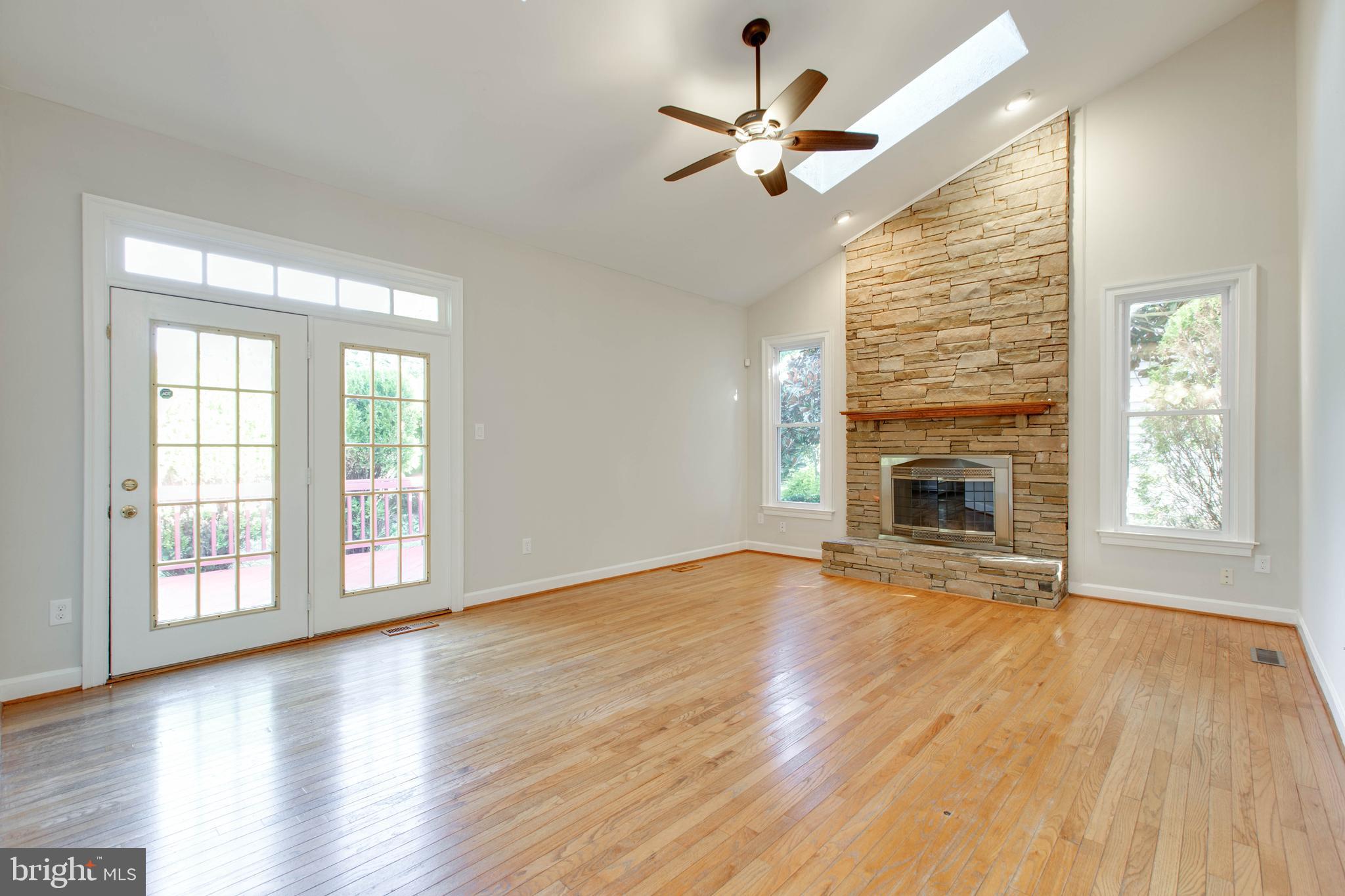 GREENS OF CROFTON - Residential Lease