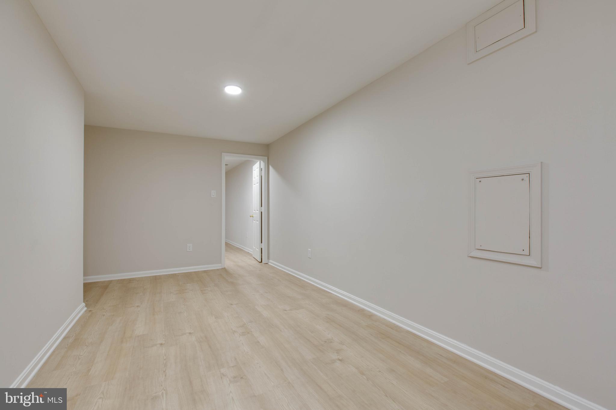 GREENS OF CROFTON - Residential Lease