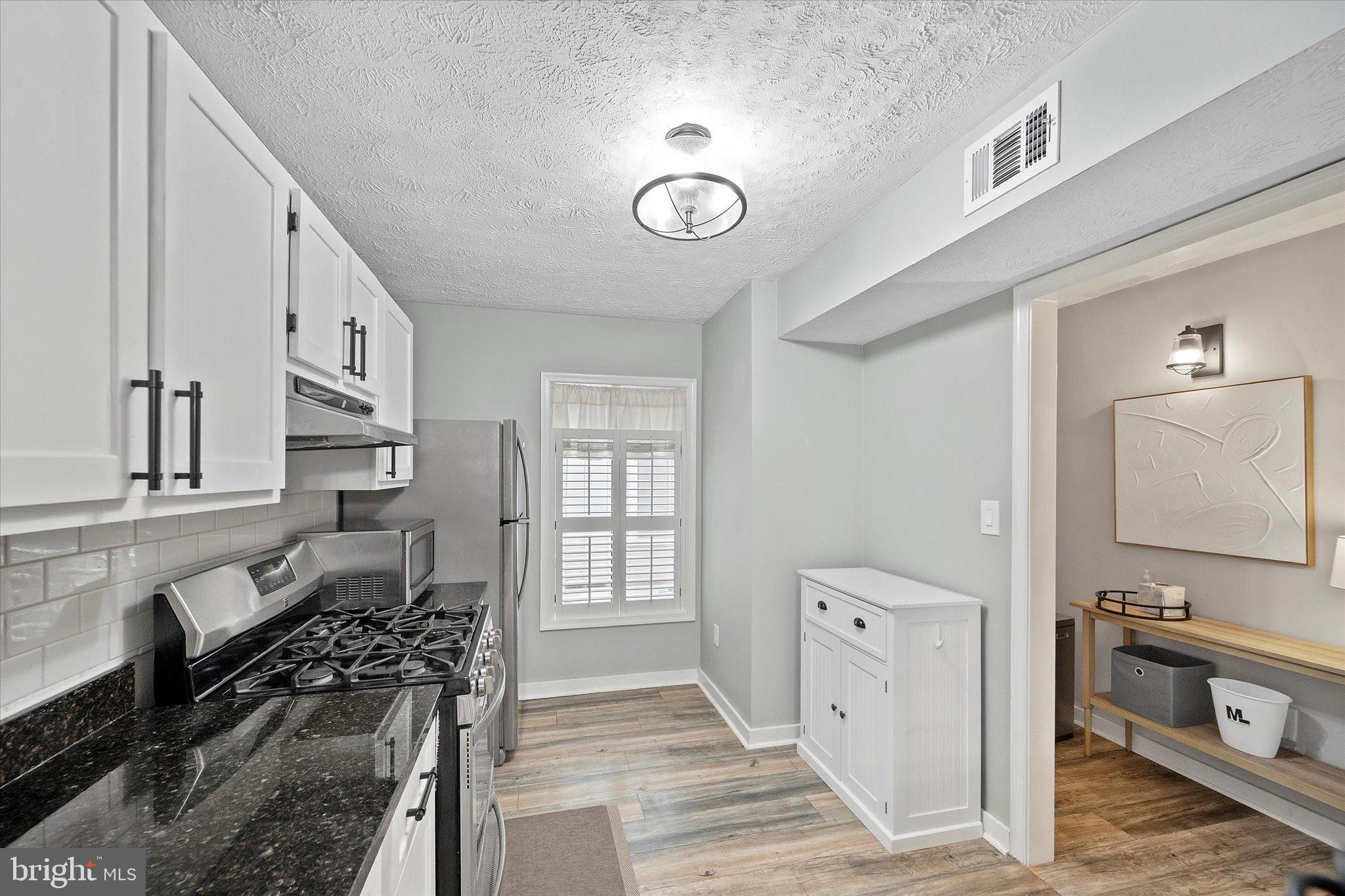 HUNTERS CROSSING - Residential