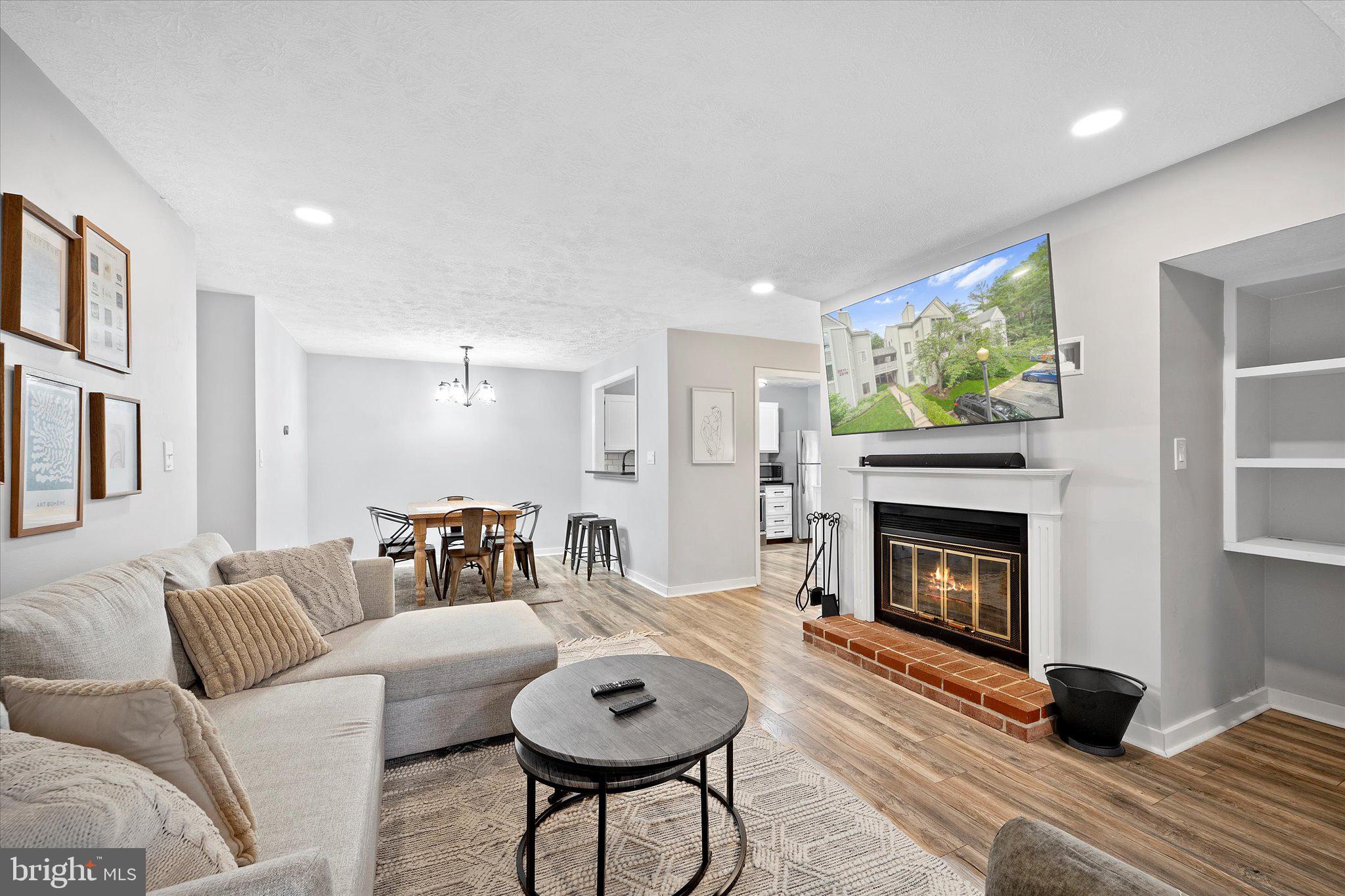 HUNTERS CROSSING - Residential