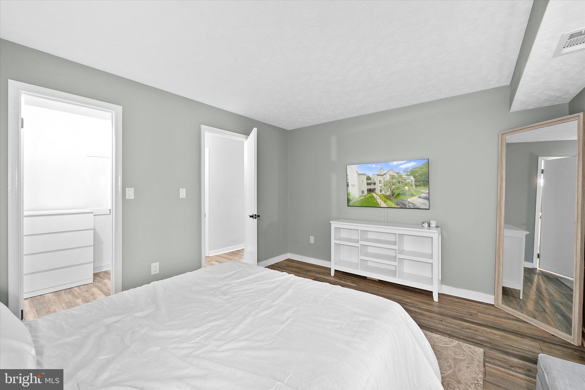 HUNTERS CROSSING - Residential