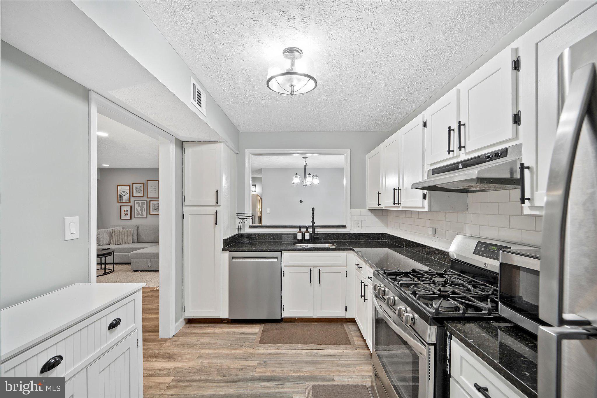 HUNTERS CROSSING - Residential