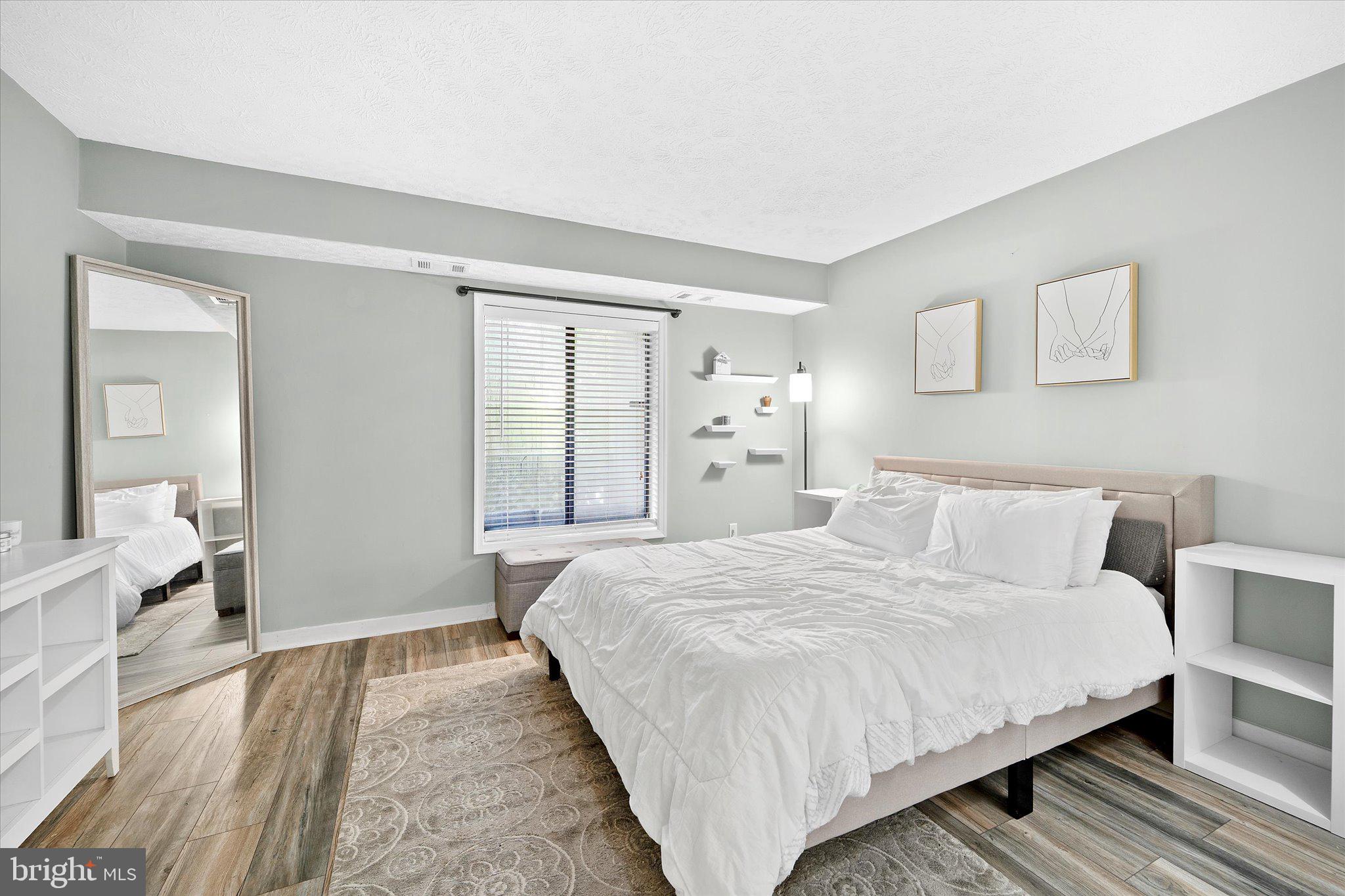 HUNTERS CROSSING - Residential