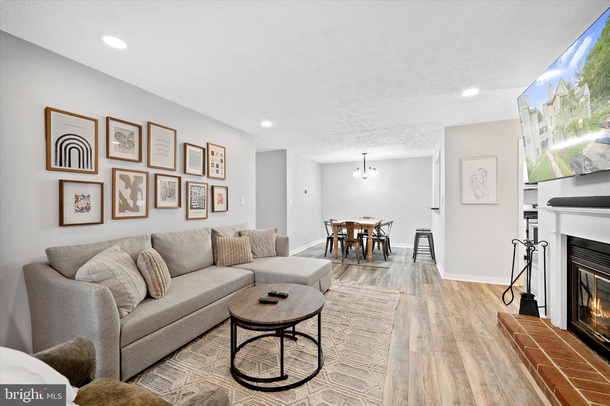 HUNTERS CROSSING - Residential