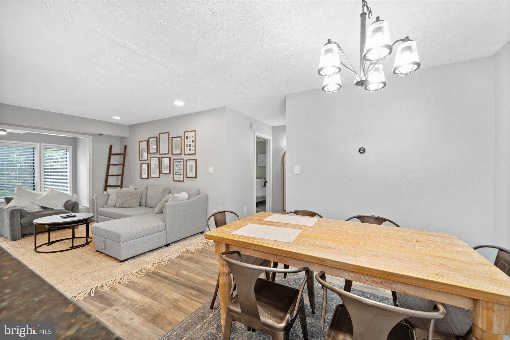 HUNTERS CROSSING - Residential